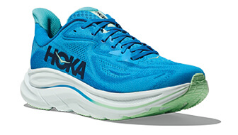 Foto del modello uomo delle scarpe da running Hoka Clifton 10
