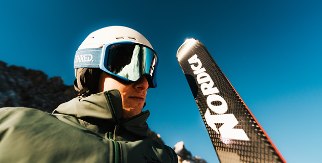 Foto di un ragazzo sulla neve con i nuovi sci Nordica Dobermann Multigara