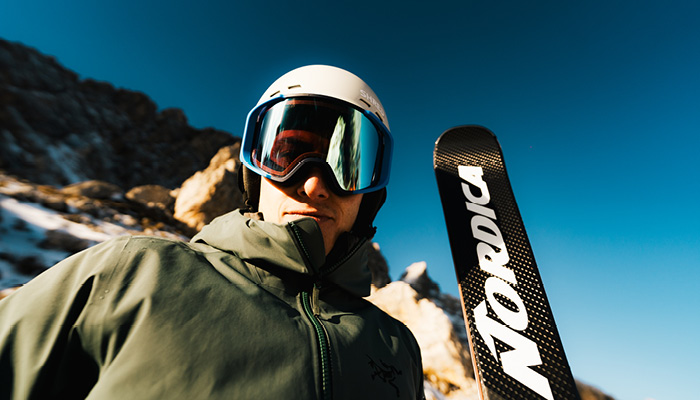Foto di un ragazzo sulla neve con i nuovi sci Nordica Dobermann Multigara